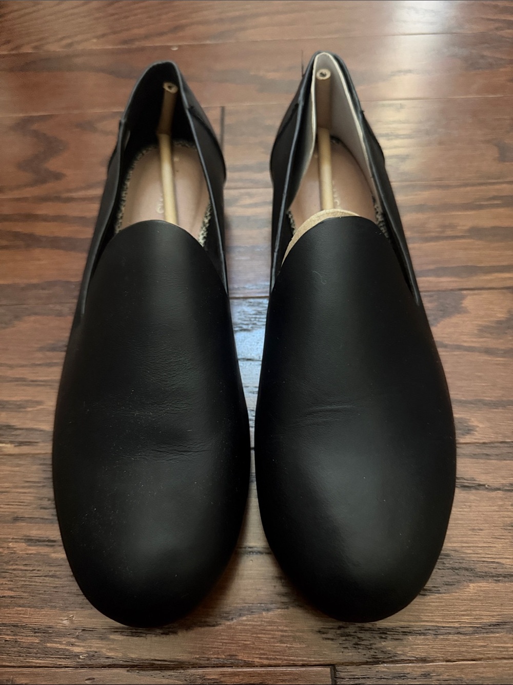 TOMS Darcy black leather Slip on Loafers Size US Size 8